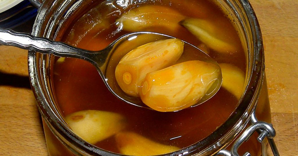Si comes ajo y miel con el estómago vacío durante 7 días, esto es lo que te sucede