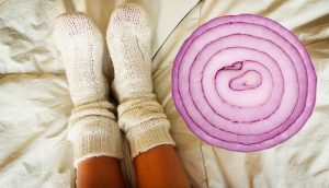 Estos son los beneficios para la salud de dormir con una rodaja de cebolla en tu calcetín