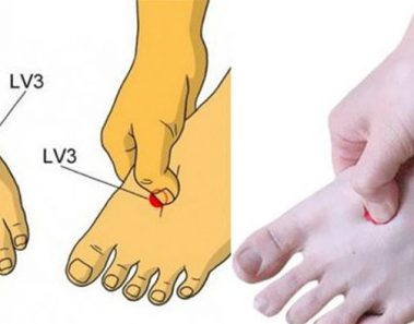 ¿Sabías que presionar esta parte de tus pies todos los días puede mejorar tu salud?