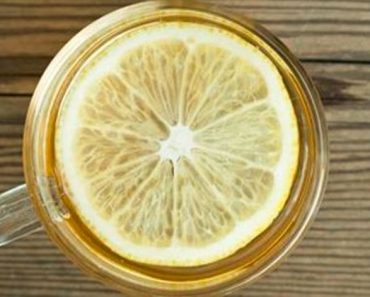 Esto es lo que sucede en tu suerpo si tomas un vaso de agua con limón a primera hora de la mañana