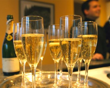 El champagne podrían ayudar a prevenir la demencia y la enfermedad de Alzheimer