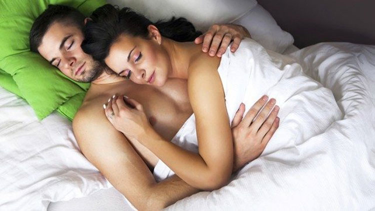 8 fantásticos beneficios de dormir completamente desnudo