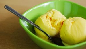 Cómo hacer el helado más saludable que jamás has probado: cúrcuma y coco