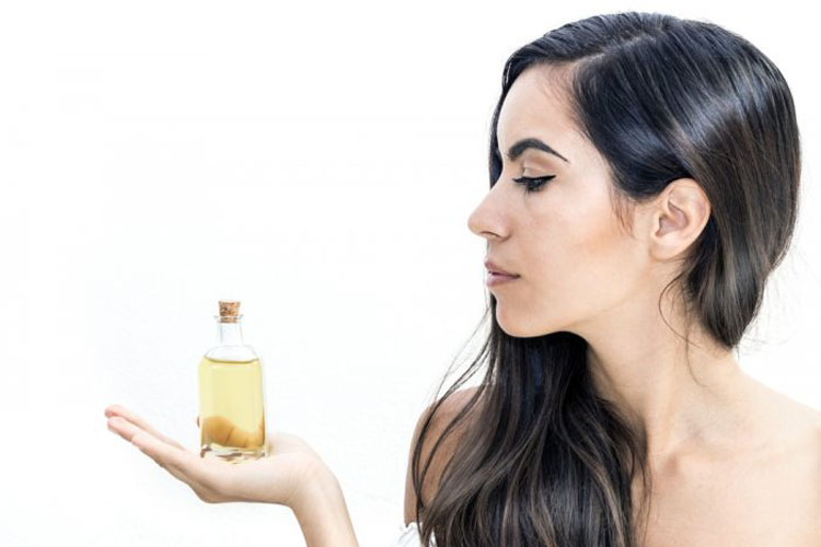 Este aceite previene de la pérdida del cabello y hace que vuelva a crecer el pelo de las cejas