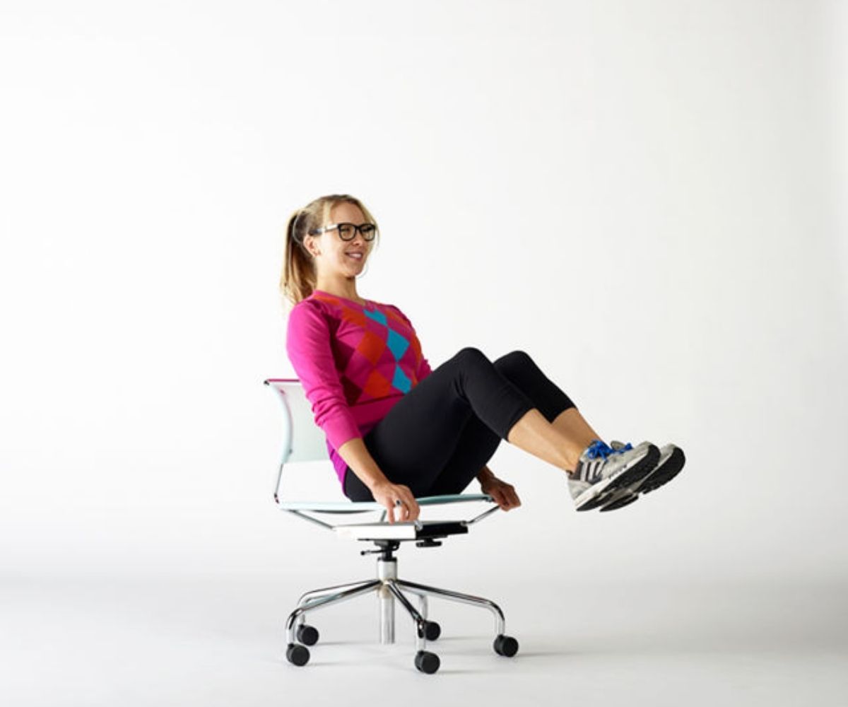 6 maneras simples de deshacerse de la grasa del vientre mientras estás sentada en una silla