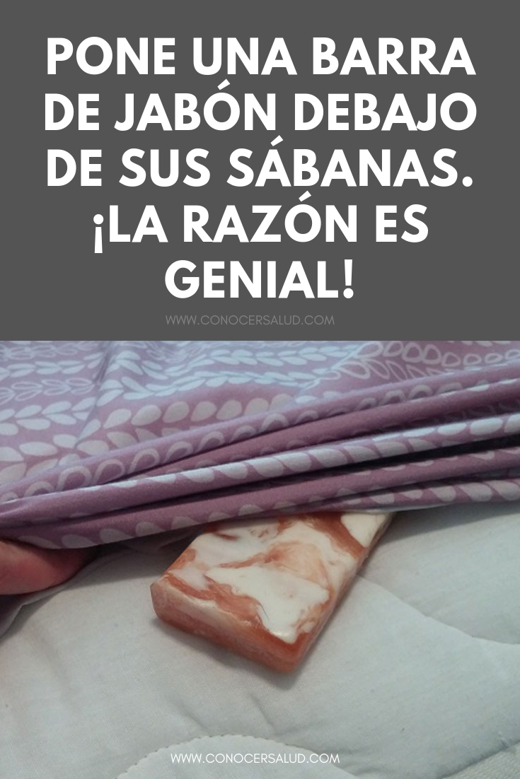 Pone una barra de jabón debajo de sus sábanas. ¡La razón es genial!