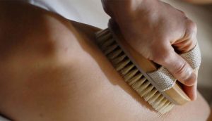 4 Beneficios para la salud del cepillado de la piel seca