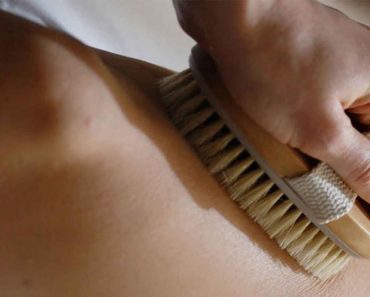 4 Beneficios para la salud del cepillado de la piel seca