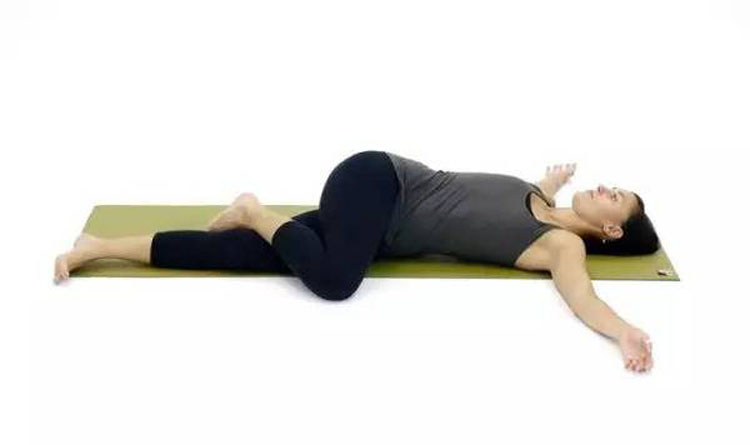 Do this move every night before you go to bed, your body won't move all night!