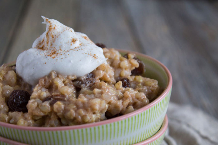 El pudin de arroz y coco que lucha contra la enfermedad que avergüenza al resto de postres