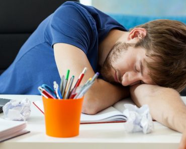 9 síntomas de que no está durmiendo lo suficiente