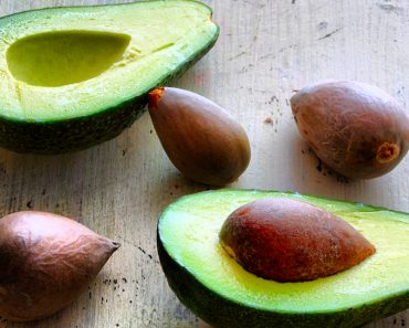 PARA de lanzar lejos los huesos o semillas del aguacate: ¡Son potentes combatientes contra el cáncer!