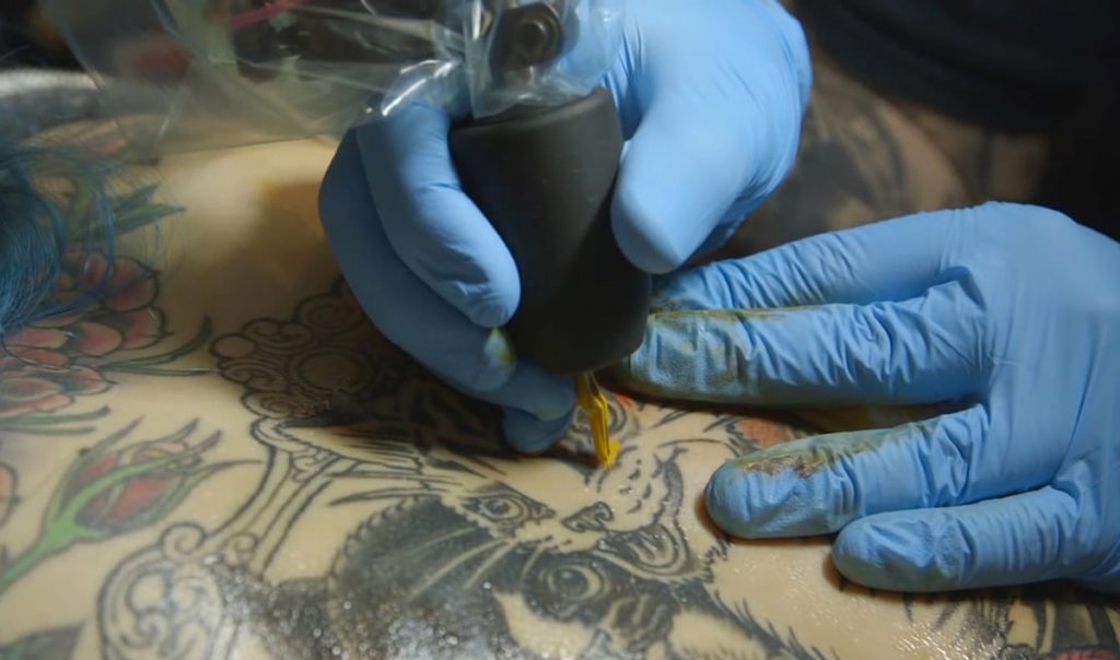 Los restos de los tatuajes pueden llegar a los ganglios linfáticos