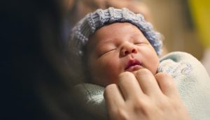 10 Cosas que debes evitar cuando visites a un recién nacido