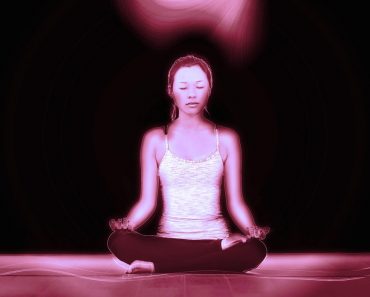 Yoga restaurativo: 5 posturas para equilibrar tus hormonas