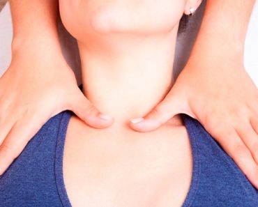 Un terapeuta explica cómo limpiar sus senos paranasales en sólo dos pasos