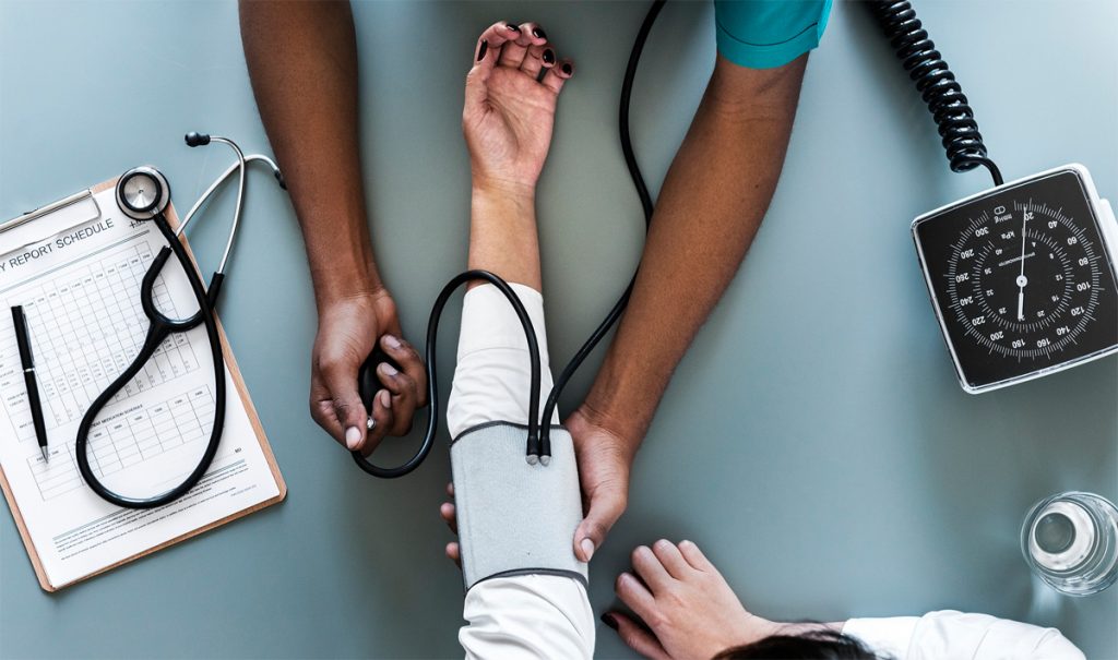 Cómo detectar las señales de presión arterial alta sin consultar a un médico
