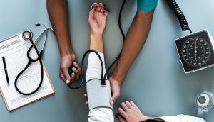 Cómo detectar las señales de presión arterial alta sin consultar a un médico