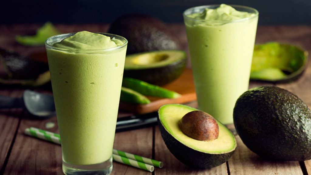 6 recetas de batidos y zumos de aguacate y sus beneficios