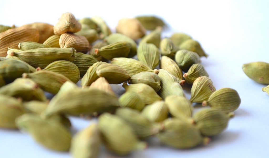 12 Saludables beneficios del cardamomo para su salud en general