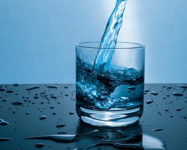Cómo hacer agua alcalina para mantener su cuerpo saludable