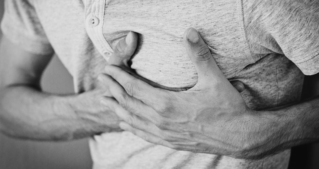 4 maneras de sobrevivir a un ataque al corazón cuando usted está solo