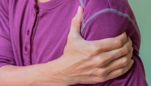 ¿Por qué su brazo izquierdo se siente pesado? 8 Razones posibles