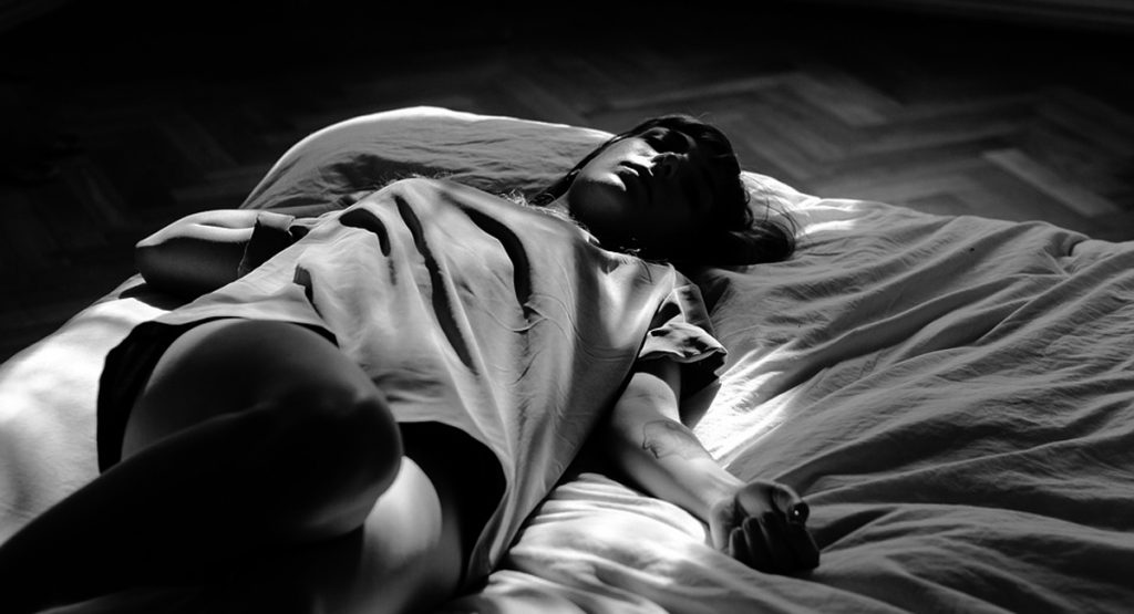 Qué es la parálisis del sueño: Causas, factores de riesgo y prevención
