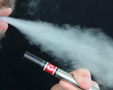 Los cigarrillos electrónicos 'bombean' sustancias cancerígenas a los pulmones