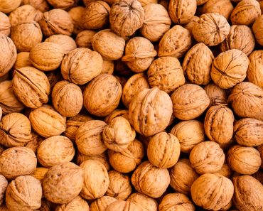 17 Beneficios para la salud de las nueces (respaldados por investigaciones)