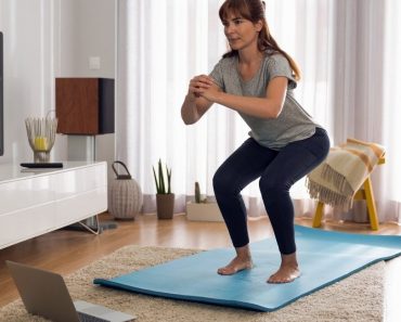 ¿No tienes equipo de fitness? Aquí tienes cómo hacer ejercicio en casa sin equipamiento