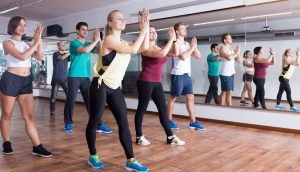 Bailar zumba: ventajas y desventajas que puede esperar