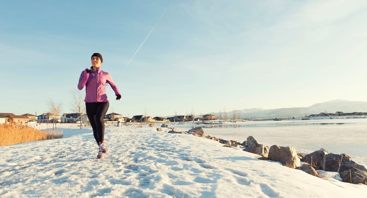 Consejos para hacer ejercicio en invierno (fuera y dentro de casa)