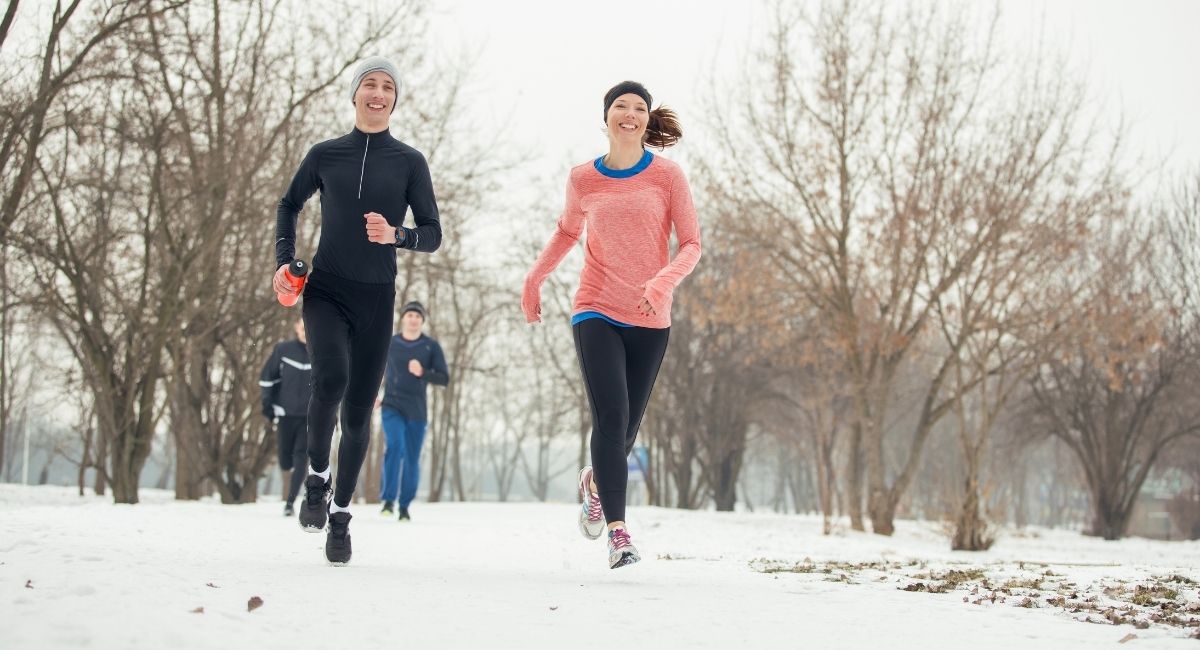 Consejos para hacer ejercicio en invierno (fuera y dentro de casa)