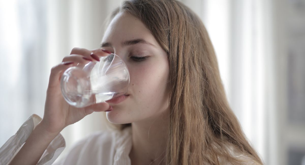 Beba esta cantidad de agua al día para prevenir la insuficiencia cardíaca, según un nuevo estudio