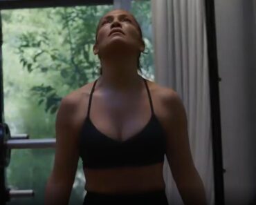 Este vídeo del entrenamiento de Jennifer López muestra cómo está tan en forma a los 52 años