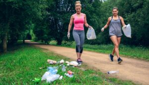 El "plogging" será tu nuevo ejercicio favorito para hacer al aire libre