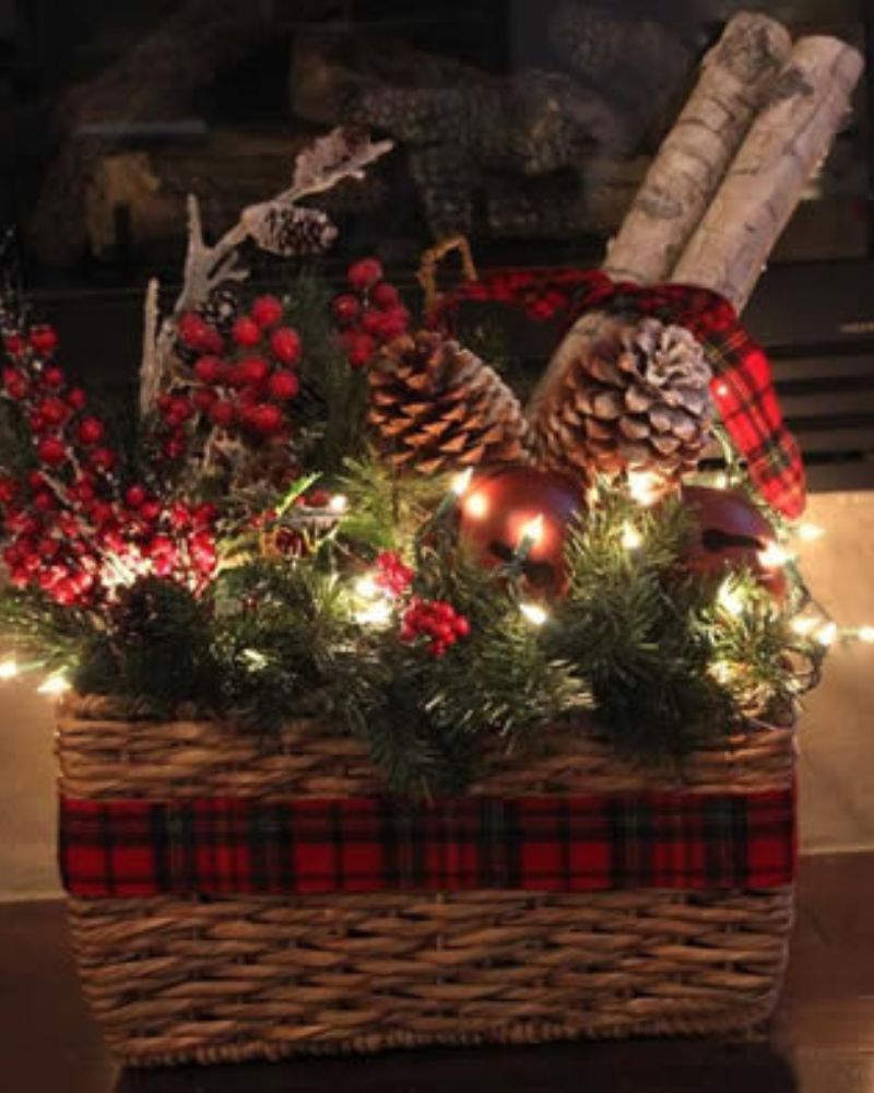 10 ways to use baskets to create Christmas decorations