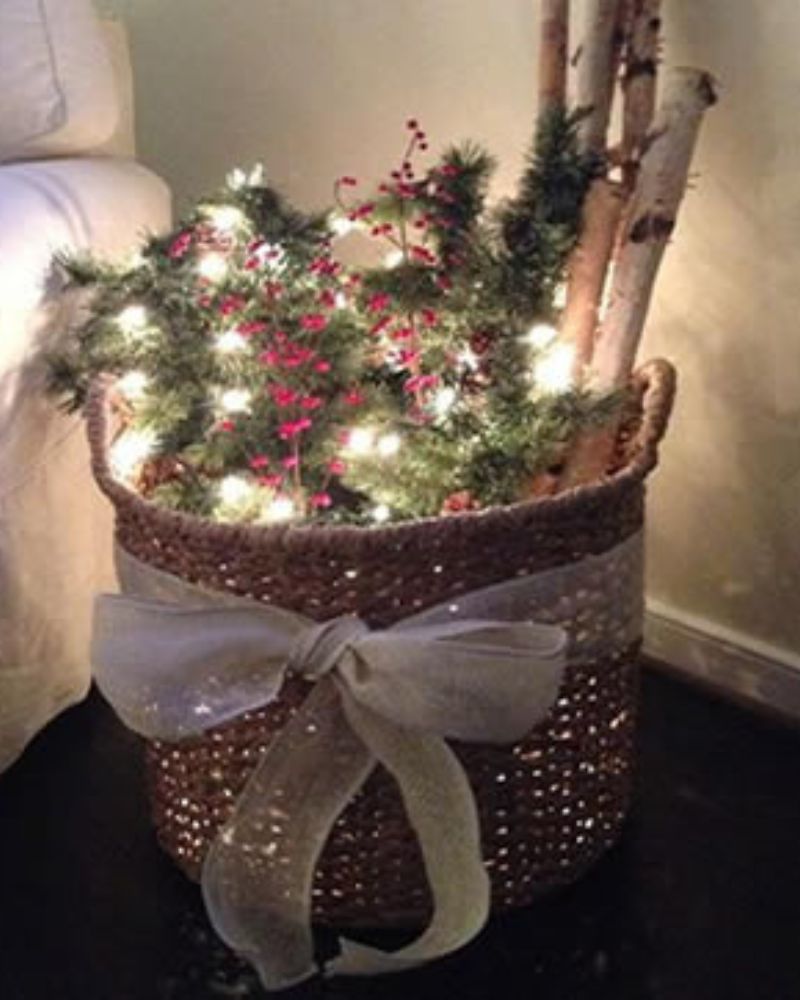 10 ways to use baskets to create Christmas decorations