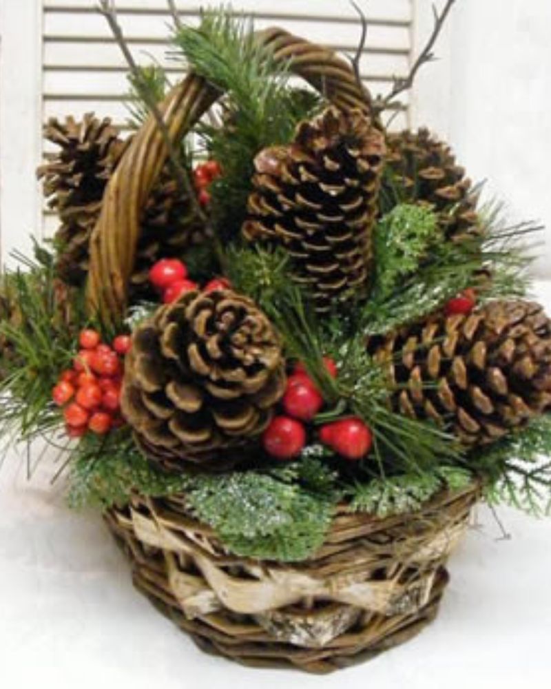 10 ways to use baskets to create Christmas decorations