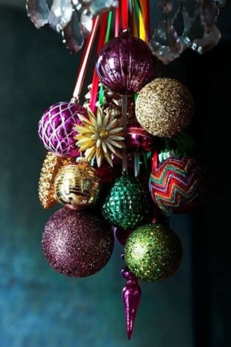 8 ideas to create Christmas decorations with balls to hang on the door