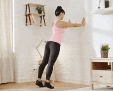 Cómo hacer flexiones de pared para fortalecer la parte superior del cuerpo